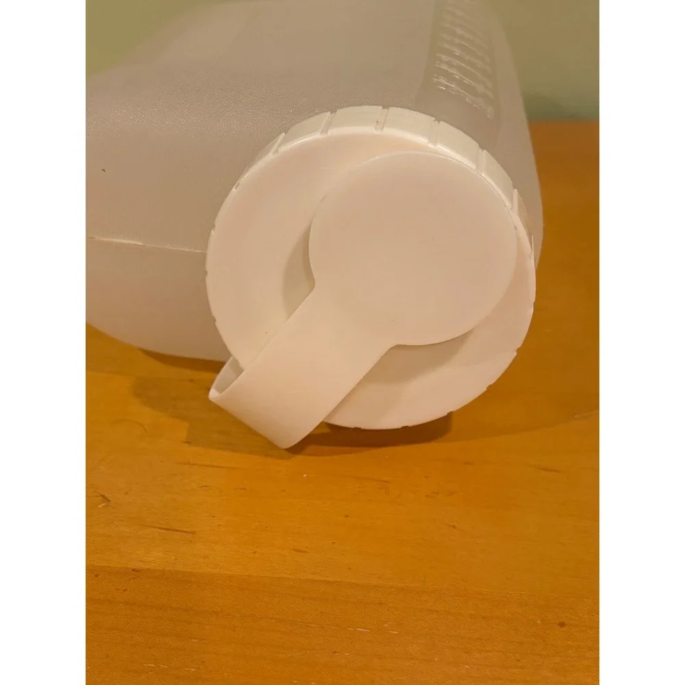 Rubbermaid vintage Servin Saver 2.75 Qt 2.4 L Pitcher Slim White Lid
